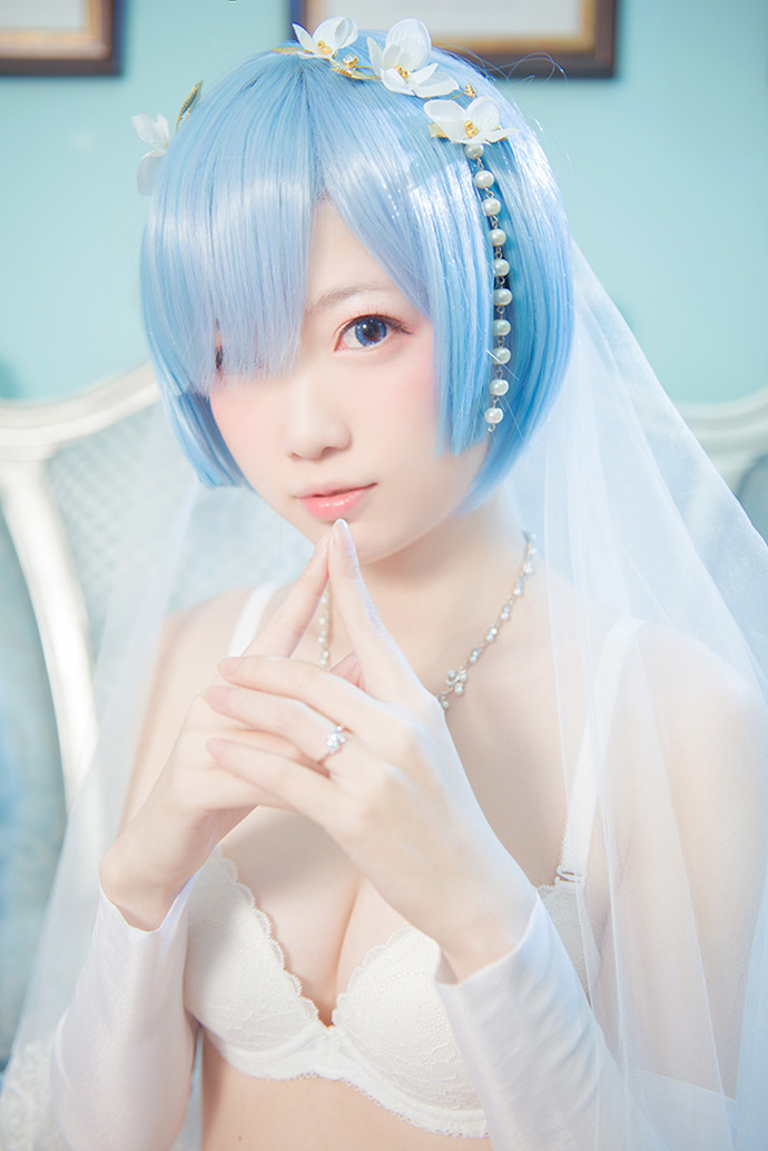 Cosplay Rem trong Re:Zero càng nhìn càng thấy kích thích